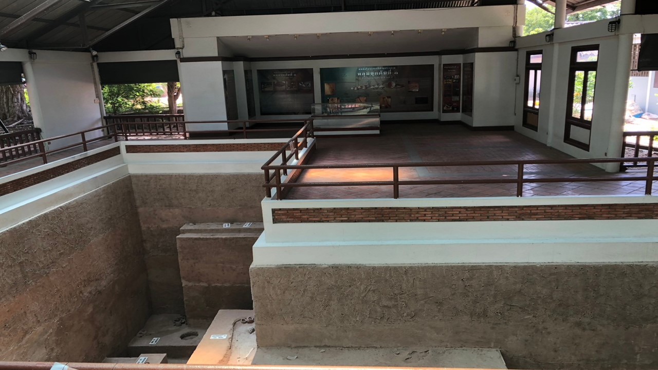 หลุมขุดค้นทางโบราณคดี13