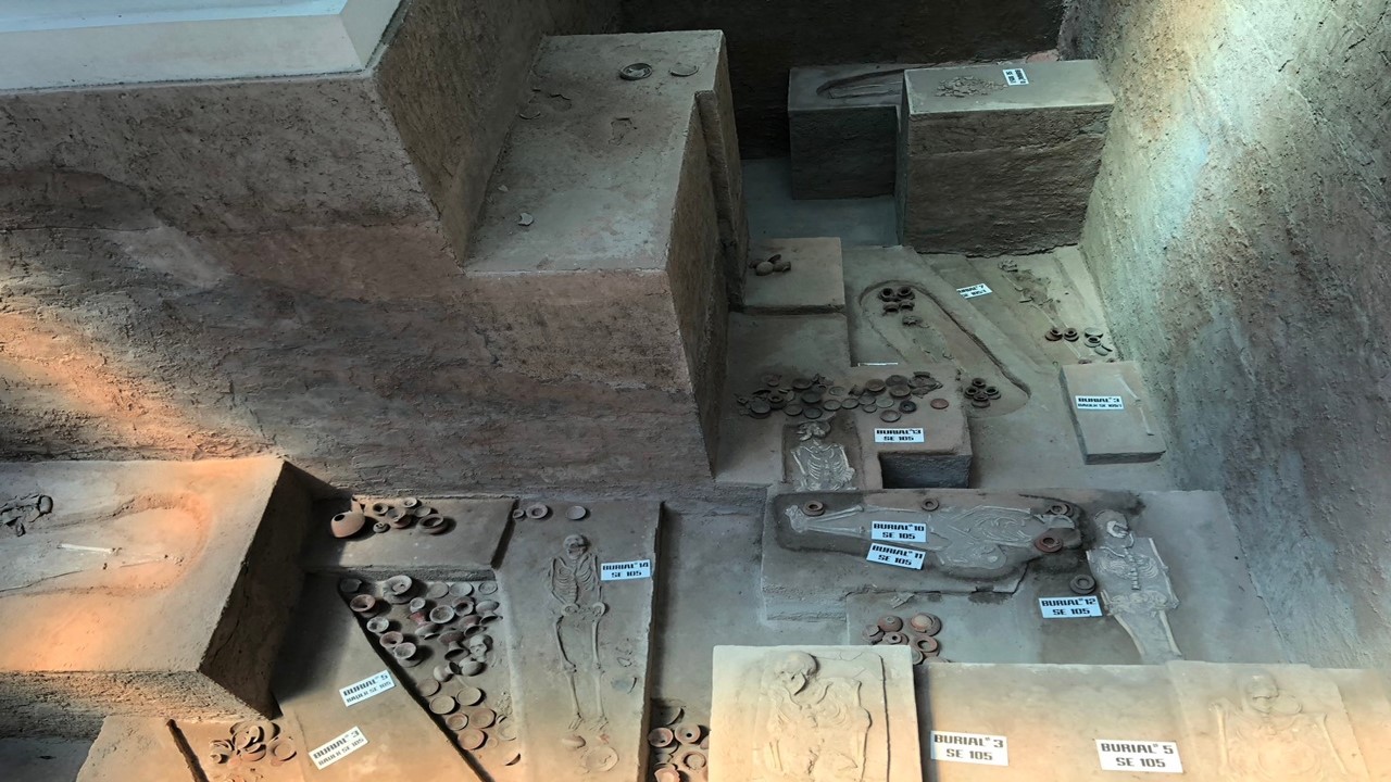 หลุมขุดค้นทางโบราณคดี15