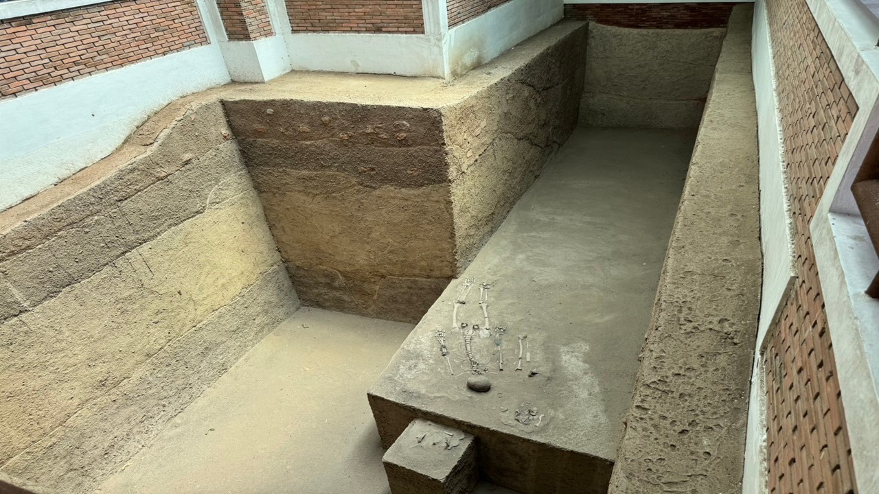 หลุมขุดค้นทางโบราณคดี22