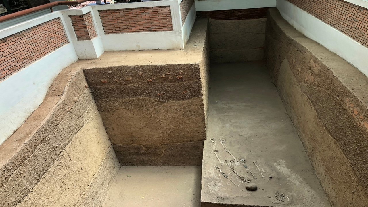 หลุมขุดค้นทางโบราณคดี25