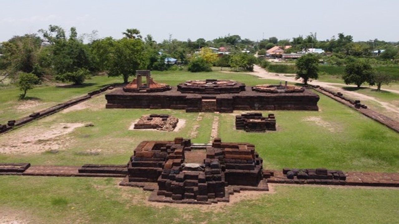 ท่องเที่ยวเชิงประวัติศาสตร์ บ้านปราสาท2